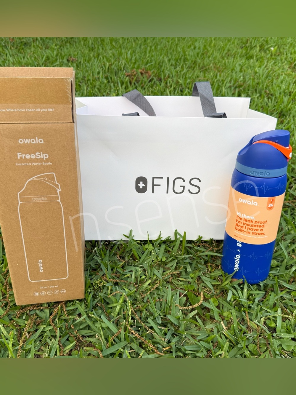 Figs I Owala FreeSip Deep Royal Blue Waterbottle - Picture 3 of 14